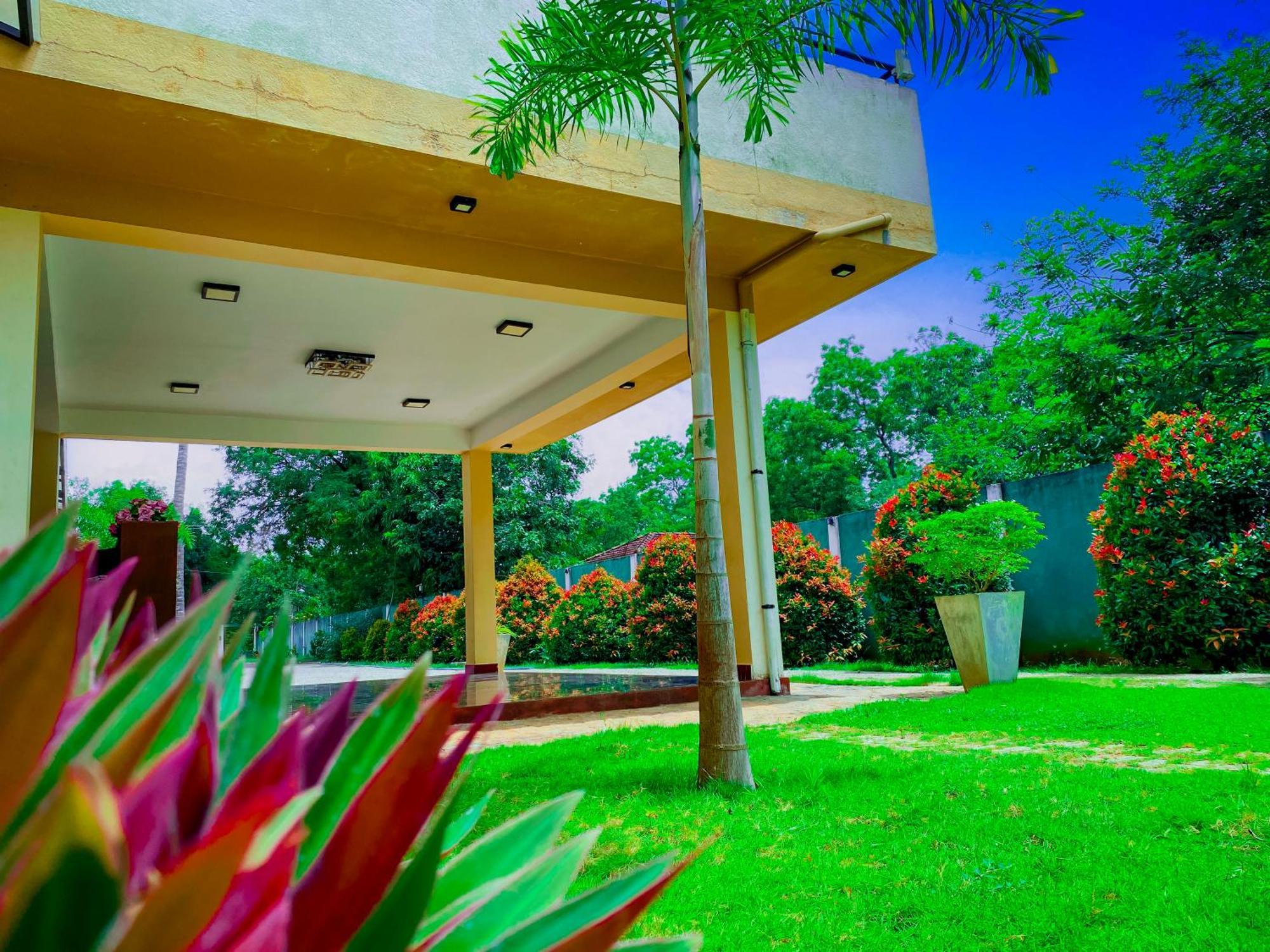 Sparkling Resort Kataragama Luaran gambar